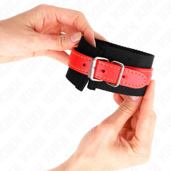 Menottes en nylon noir avec ceinture rouge - KINK